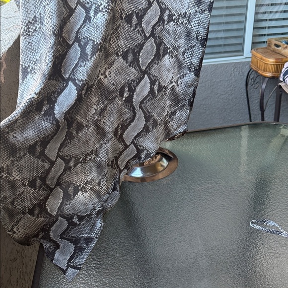 ORTTU, large,Snake Print asymmetrical Shirt for Men - Picture 7 of 12